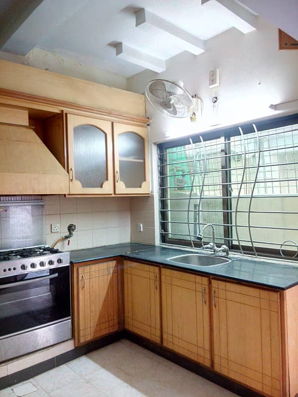 G11 30 - 60 GROUND PORTION FOR RENT NEAT AND CLEAN HOUSE 6