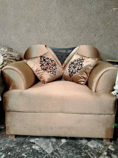 Barely used sofa set available for sale 2