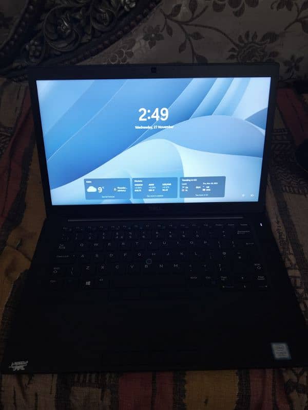 Dell latitude 7490 with windows 11 pro 0