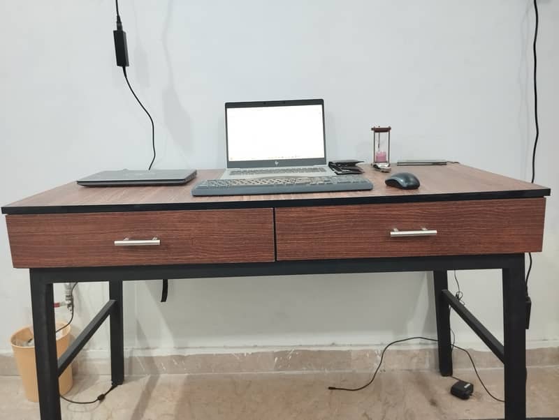 Study table/work tableStudy/Working Table with Chair for Sale 0