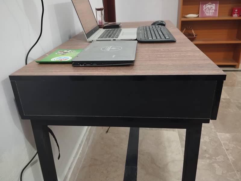 Study table/work tableStudy/Working Table with Chair for Sale 3