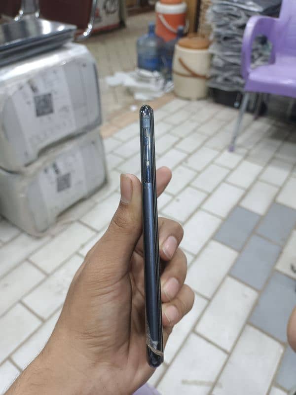 iPhone 11 Pro Max Pta Approved 5