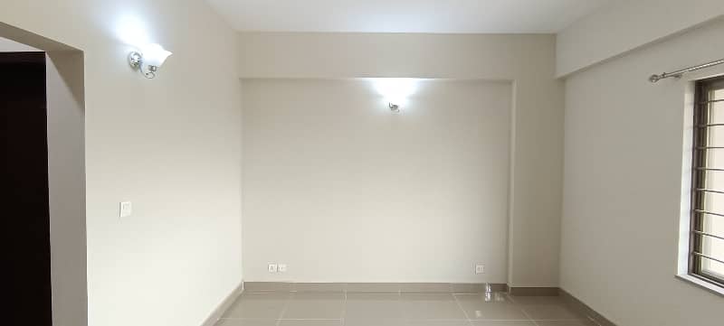 Brand New Flat Available For Rent Askari 10 Sec F 4