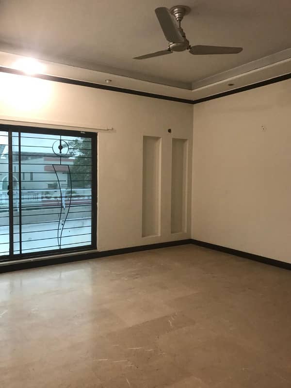 1 Kanal Upper Portion For Rent In DHA Phase 4 Separate Quarter 7