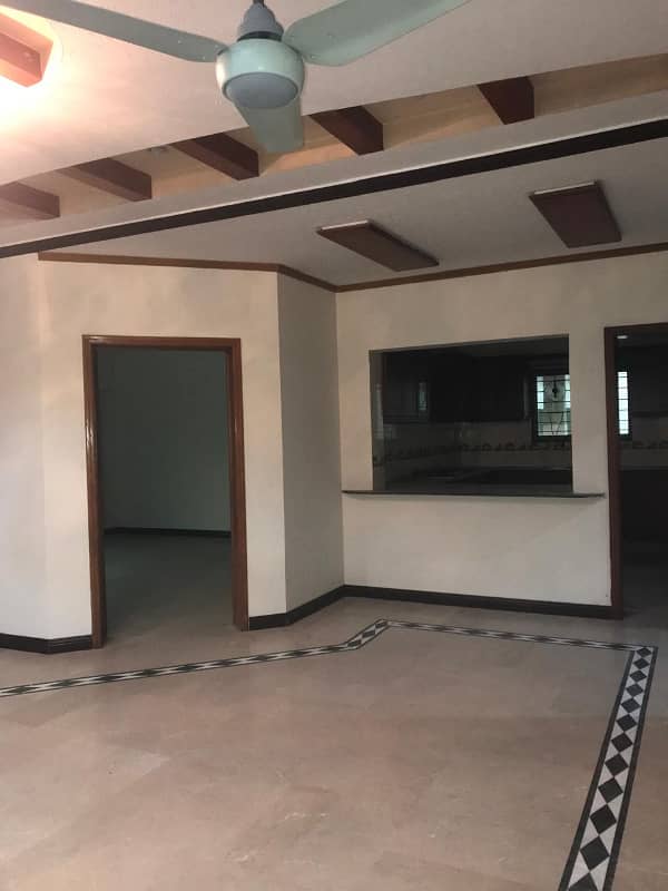 1 Kanal Upper Portion For Rent In DHA Phase 4 Separate Quarter 8