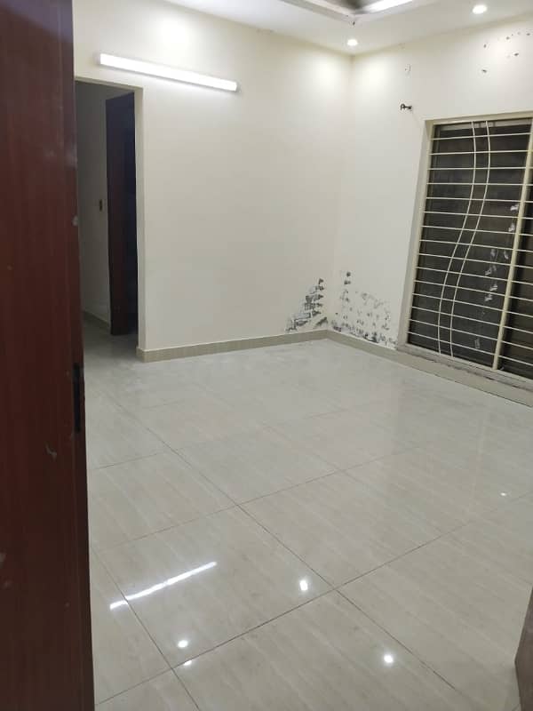 BEAUTIFUL HOUSE LOWER PORTION AVAILABLE FOR RENT IN PARAGON CITY LAHORE 1