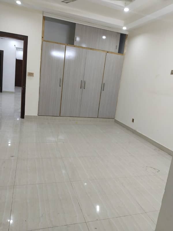 BEAUTIFUL HOUSE LOWER PORTION AVAILABLE FOR RENT IN PARAGON CITY LAHORE 12