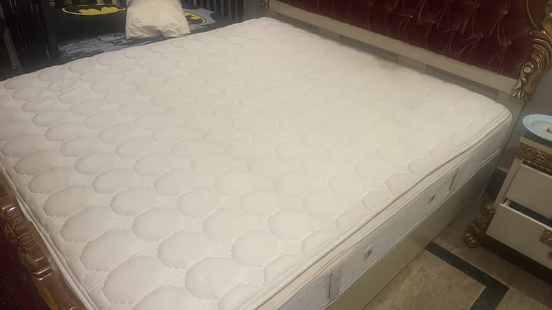 King size bed, spring mattress, side tables, dressing table 5