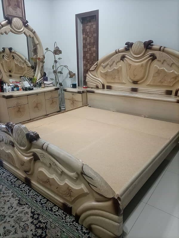 FULL BED SET WITH SIDE TABLES, DRESSING TABLE AND STANDING MIRROR 0