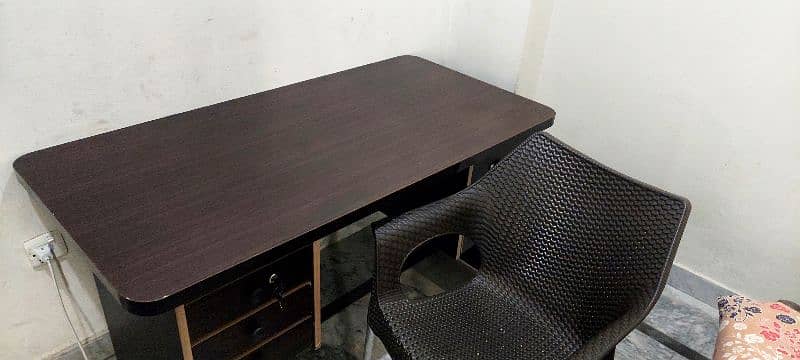 table and chair for sale 0