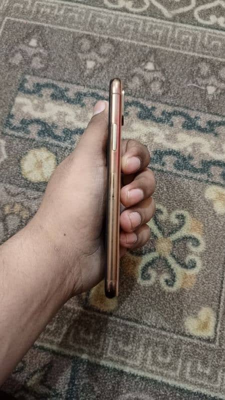 10/10 condition iphone xs for sale 4