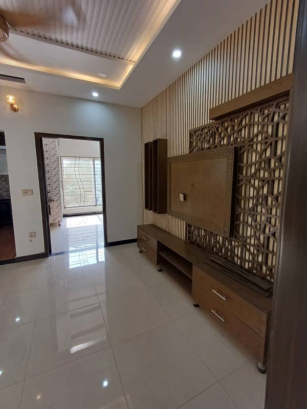 6 Marla corner House For Sale In Bahria Town Lahore At Prime Location On Investor Rate 13