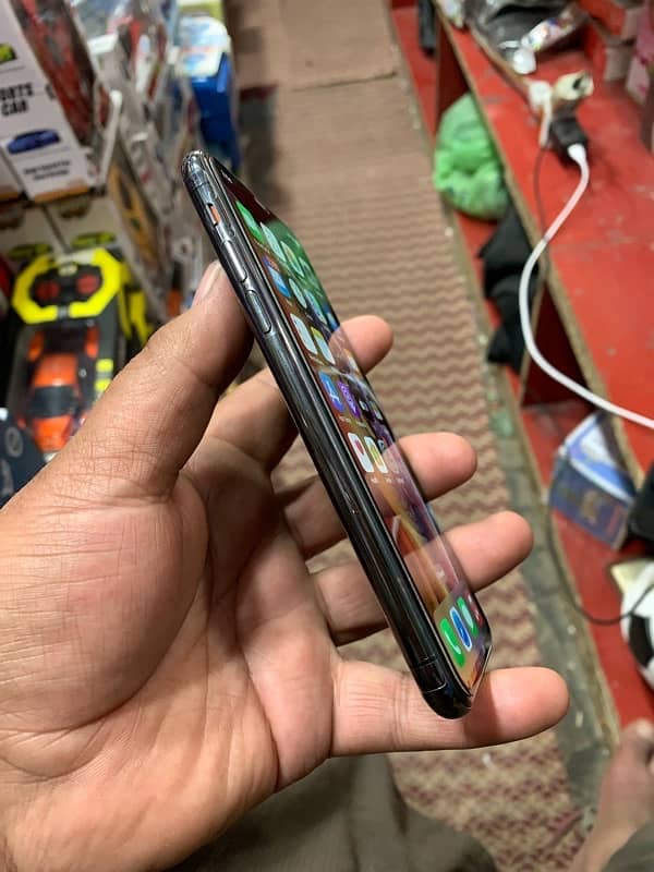 iPhone XS waterproof Sim working 10