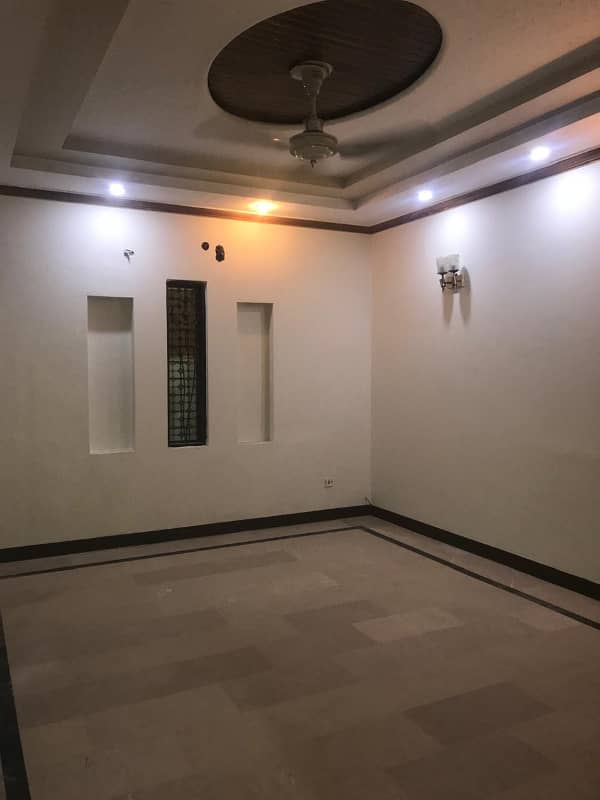 1 Kanal Lower Portion For Rent In DHA Phase 4 (Separate gyat) 0