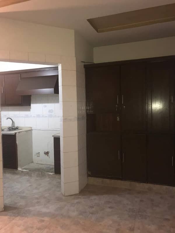 1 Kanal Lower Portion For Rent In DHA Phase 4 (Separate gyat) 6