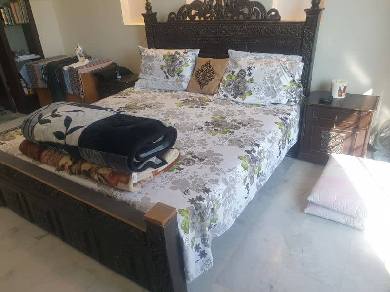 WOOD BED FOR SALE WITH MATRESS 0