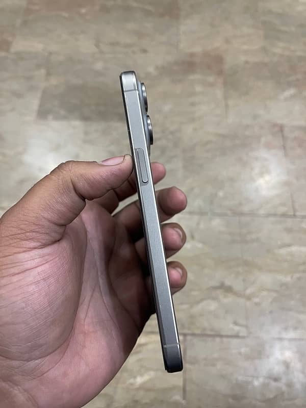 IPHONE 15 pro max  256Gb natural titanium 1