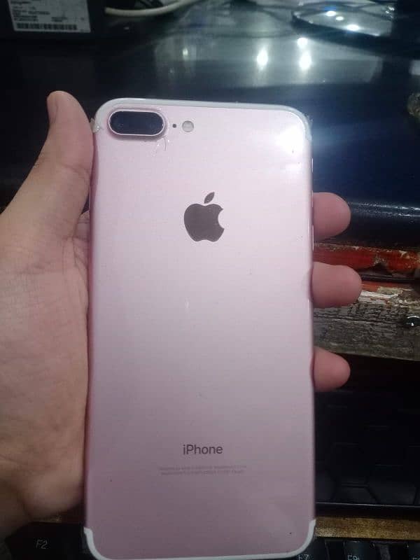 I phone 7 plus.   128gb 3