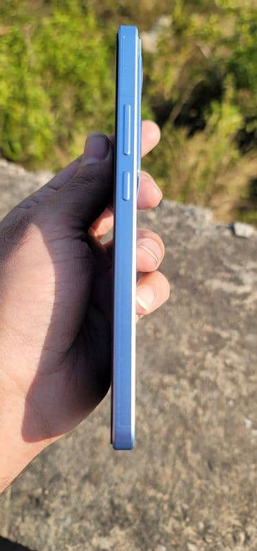 I am selling my oppo Reno 11f. 7