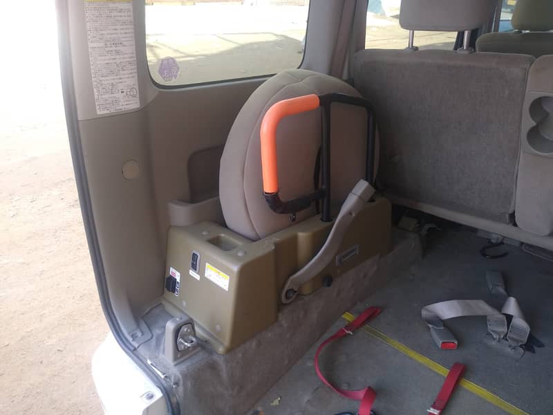 Daihatsu Hijet 2013 for disable person 2