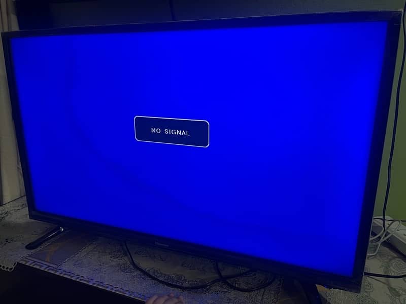 brand new led tv slightly used 1-2 times 32 inches HISENCE 2