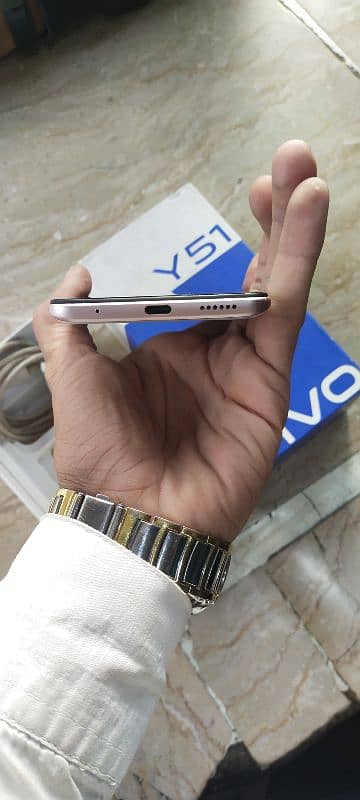 vivo y51 4+128 with box charge 2