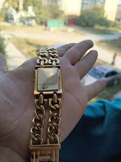 women watch guess