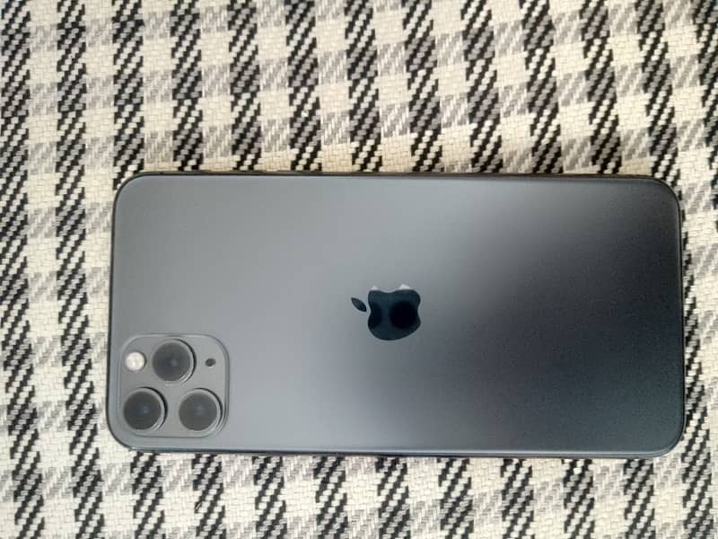 I phone 11 pro max (Factory Unlocked) 1