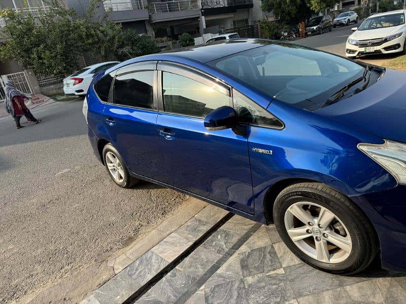 Toyota Prius Alpha 2011 2