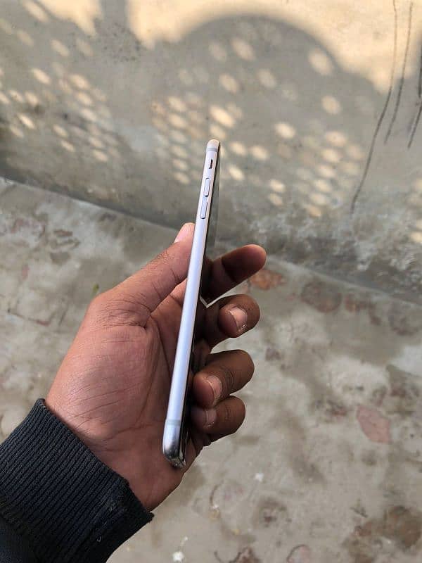 I phone 6plus 64 gb non pta  battery nhi hai panel break 2