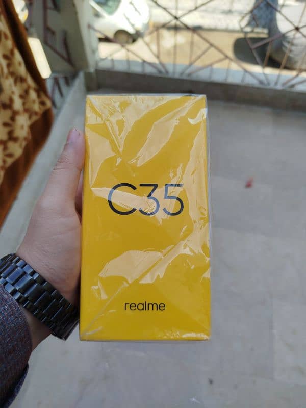 Realme C35 4/128 7