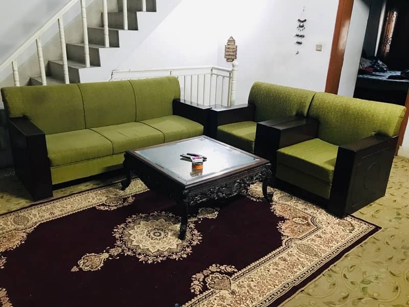 5 seater sofa set available for urgent sale 0