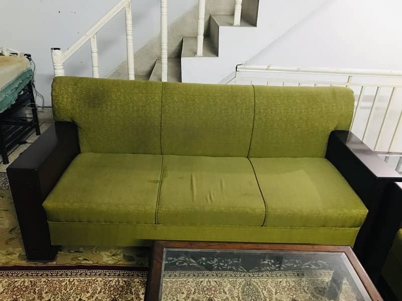 5 seater sofa set available for urgent sale 1