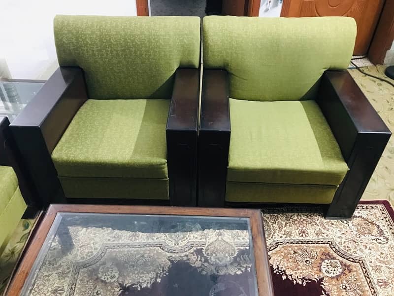 5 seater sofa set available for urgent sale 2