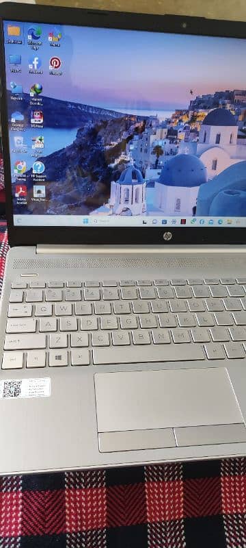 HP Laptop 15s-du3525TU (450F6PA) Generation: 11th 5