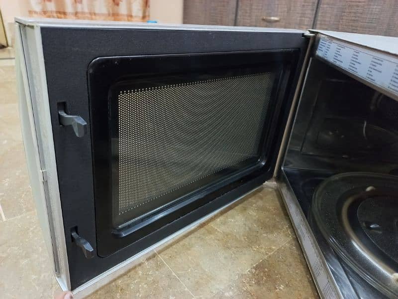 Panasonic Microwave oven 27Ltr 14