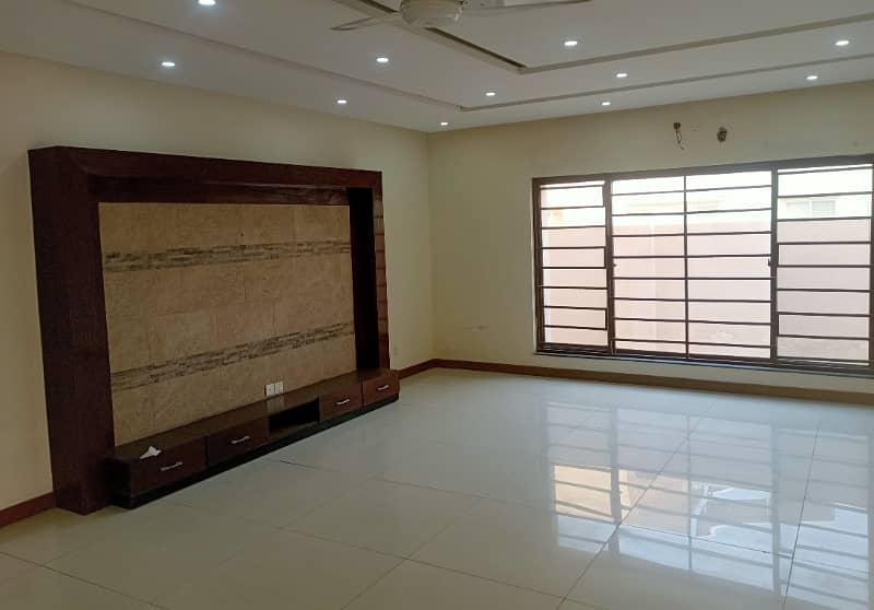 1 Kanal House Use Available For Sale 11