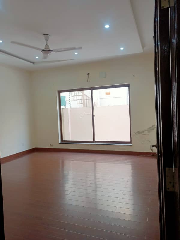 1 Kanal House Use Available For Sale 20