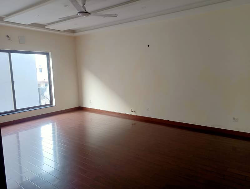 1 Kanal House Use Available For Sale 29