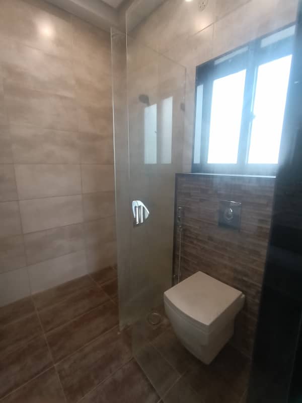 1 Kanal House Use Available For Sale 42