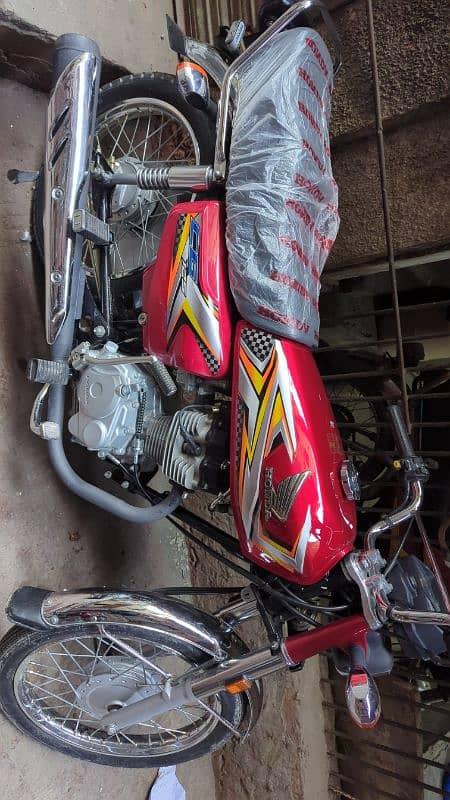 Honda 125 24 model 25 stikr Applied 4 10%10 condition all ok 12