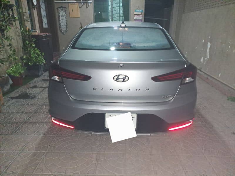 Hyundai Elantra 2022 1