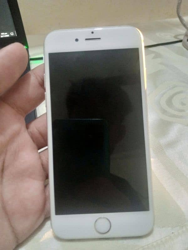 iPhone 6 Excellent 10 by 10 condition 2