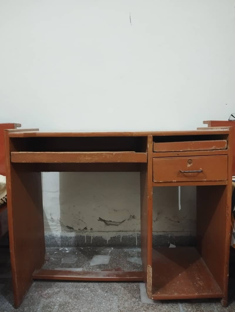 Computer Table 0