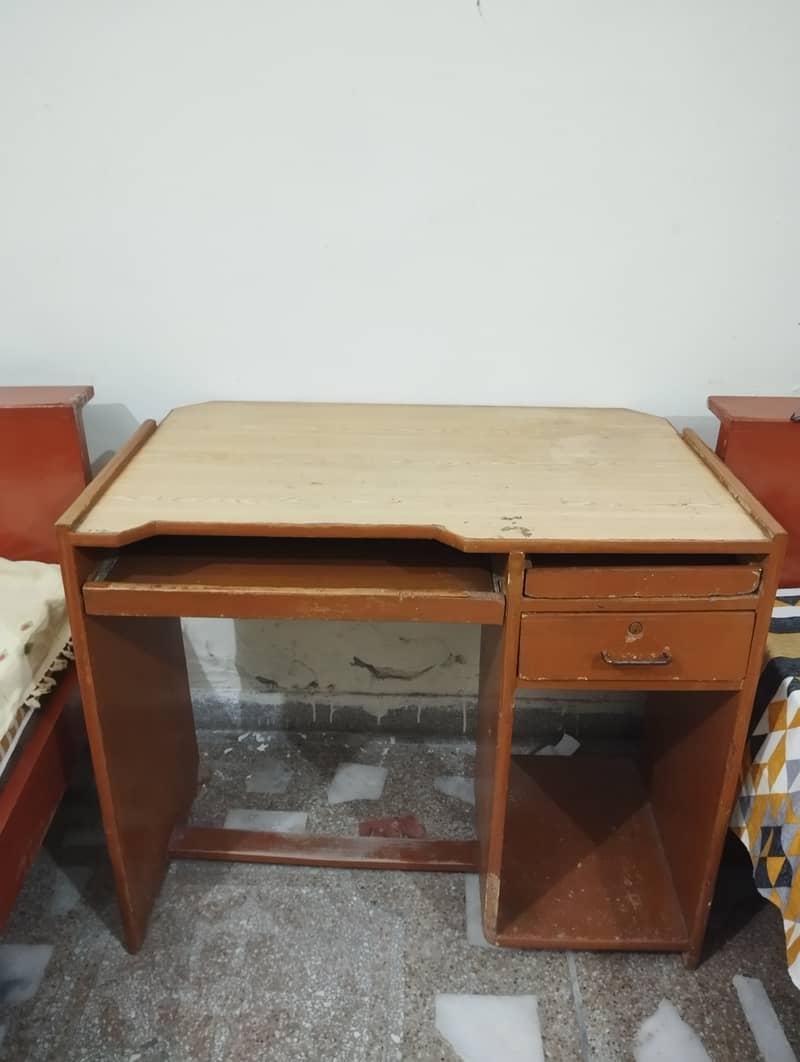 Computer Table 1