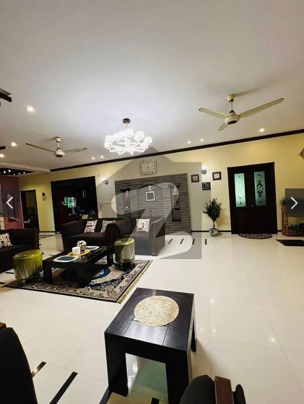 1000 yards double storey luxury bungalow for sale . Location: 60 Sqft Road Block 4, Gulshan-e-Iqbal, Karachi 3