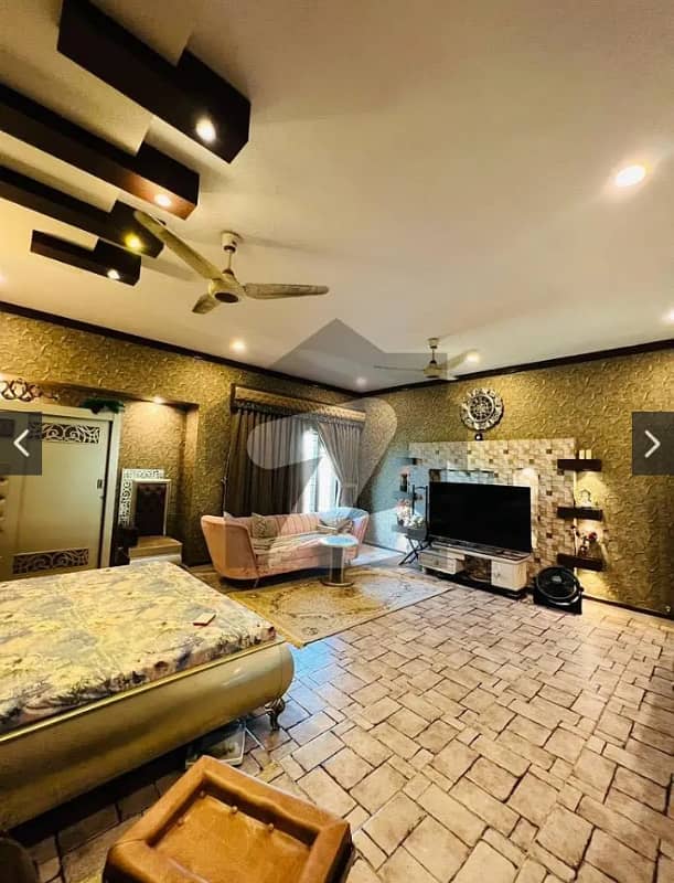 1000 yards double storey luxury bungalow for sale . Location: 60 Sqft Road Block 4, Gulshan-e-Iqbal, Karachi 5