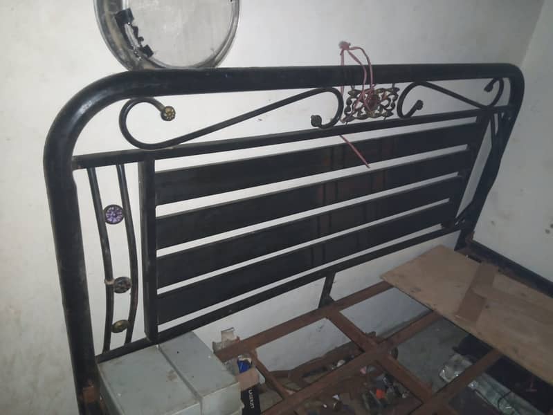 DOUBLE BED_IRON WITHOUT MATTRESS__ 03341285870---- 3