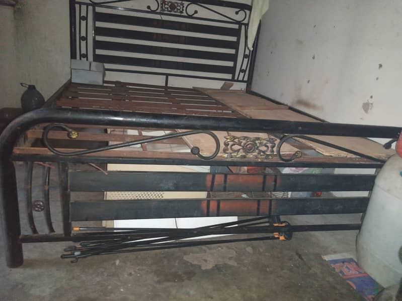 DOUBLE BED_IRON WITHOUT MATTRESS__ 03341285870---- 4