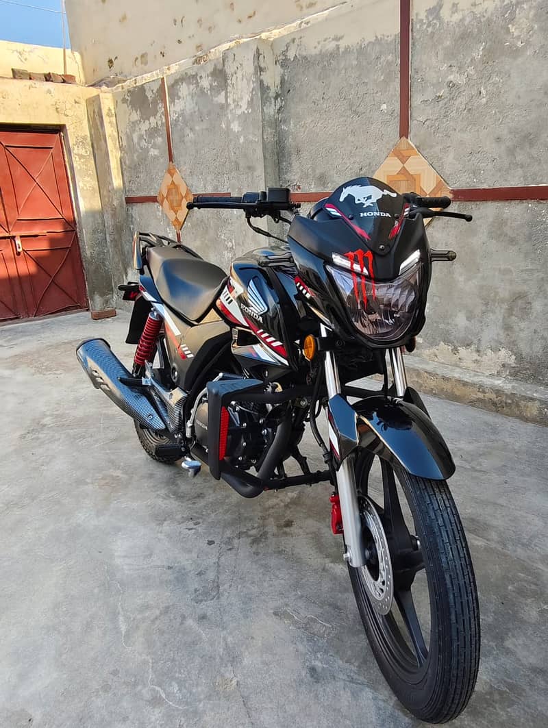 Honda  CB 150F ( Model  2024 ) good condition 4